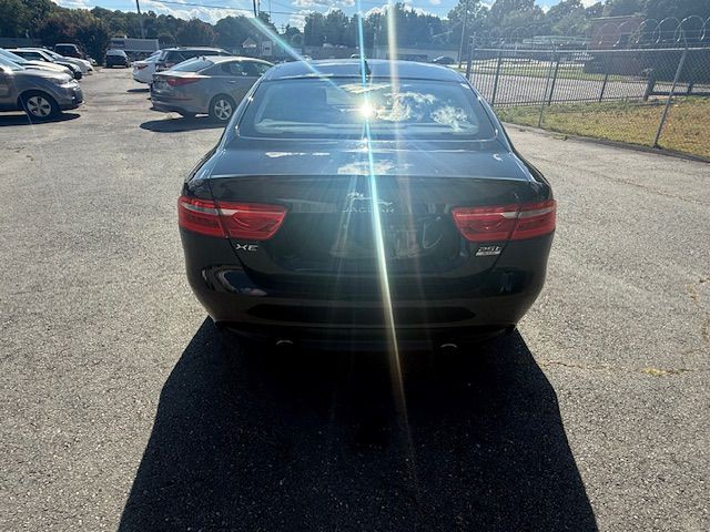 2018 Jaguar XE Image 4