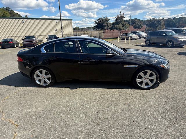 2018 Jaguar XE Image 6