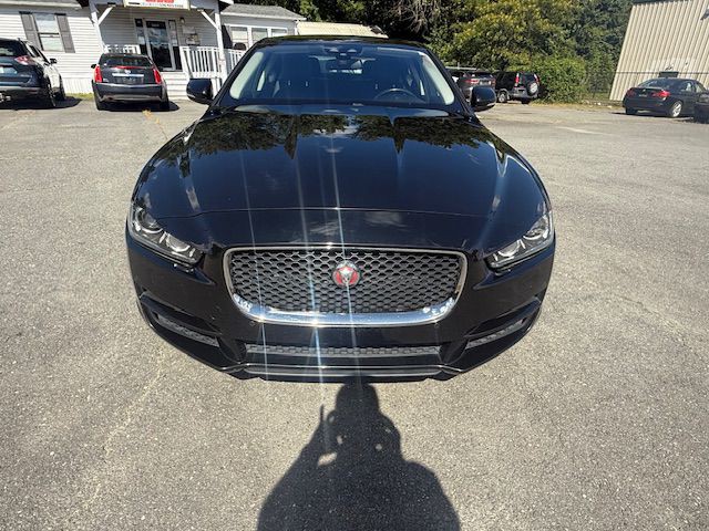 2018 Jaguar XE Image 8