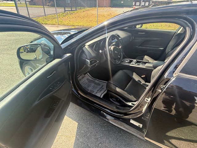 2018 Jaguar XE Image 9