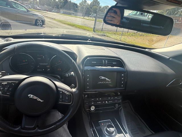 2018 Jaguar XE Image 11