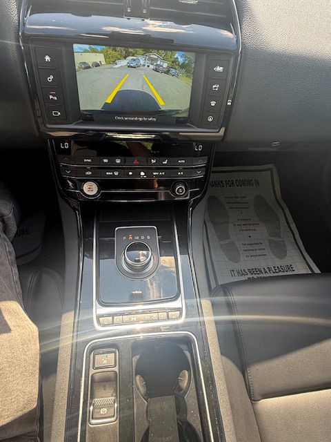 2018 Jaguar XE Image 13