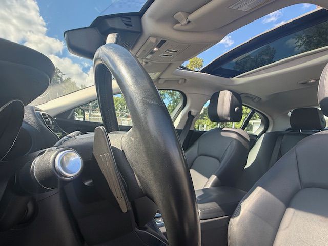 2018 Jaguar XE Image 16
