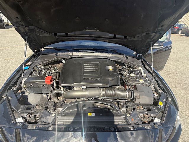 2018 Jaguar XE Image 18