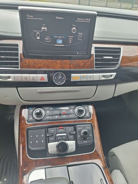 2012 Audi A8 Image 12