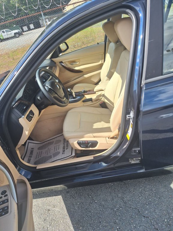 2013 BMW 3 Series Image 9