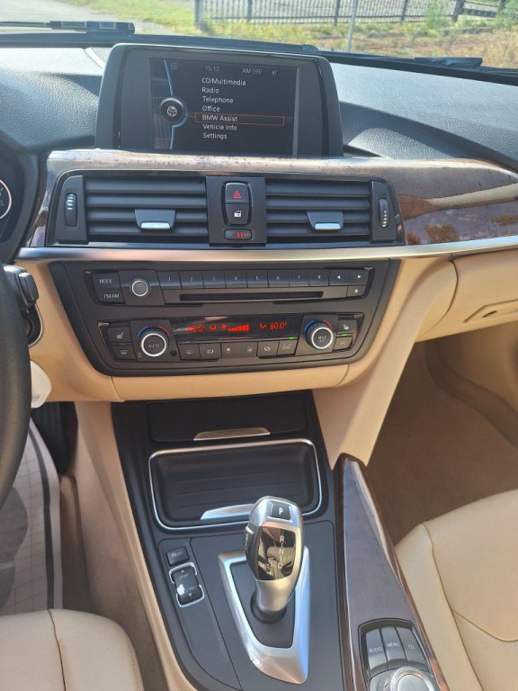 2013 BMW 3 Series Image 10