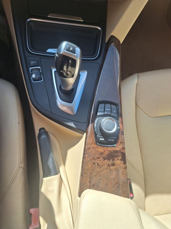 2013 BMW 3 Series Image 11