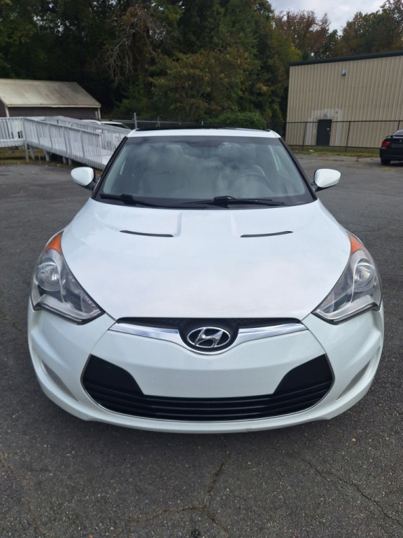 2013 Hyundai Veloster Image 2