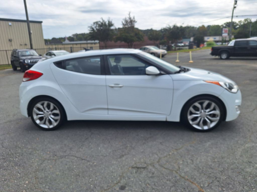 2013 Hyundai Veloster Image 4
