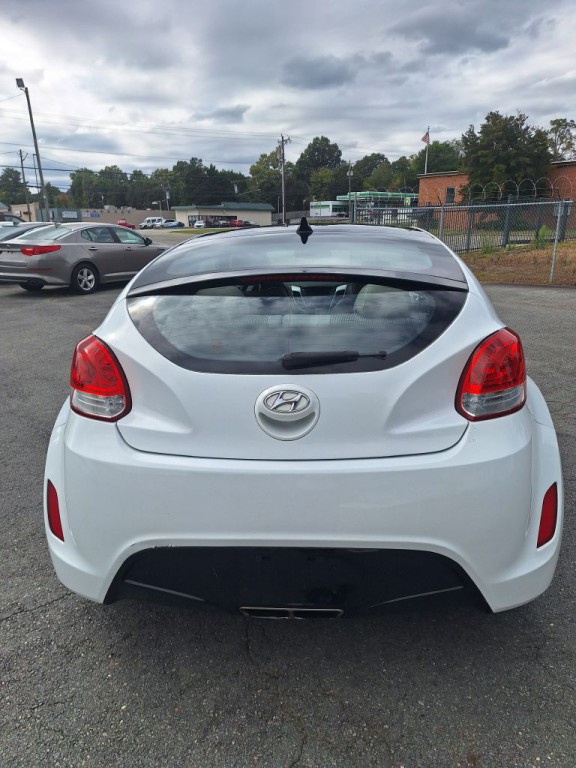 2013 Hyundai Veloster Image 6