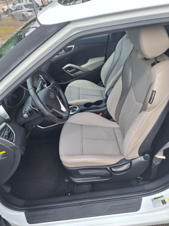 2013 Hyundai Veloster Image 9
