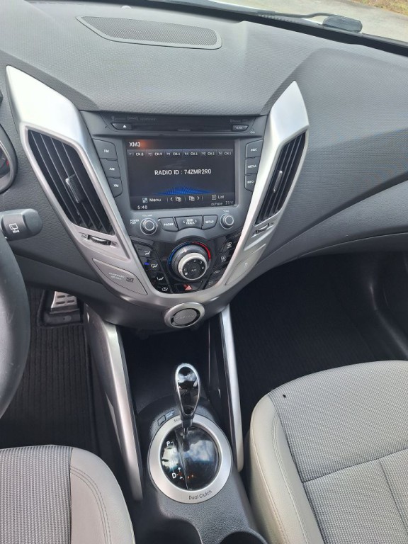 2013 Hyundai Veloster Image 10