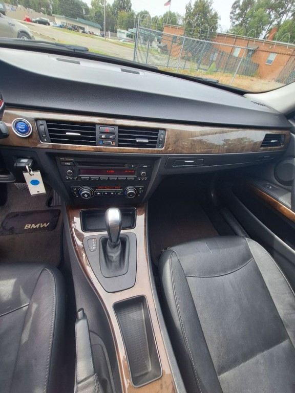 2010 BMW 3 Series Image 10