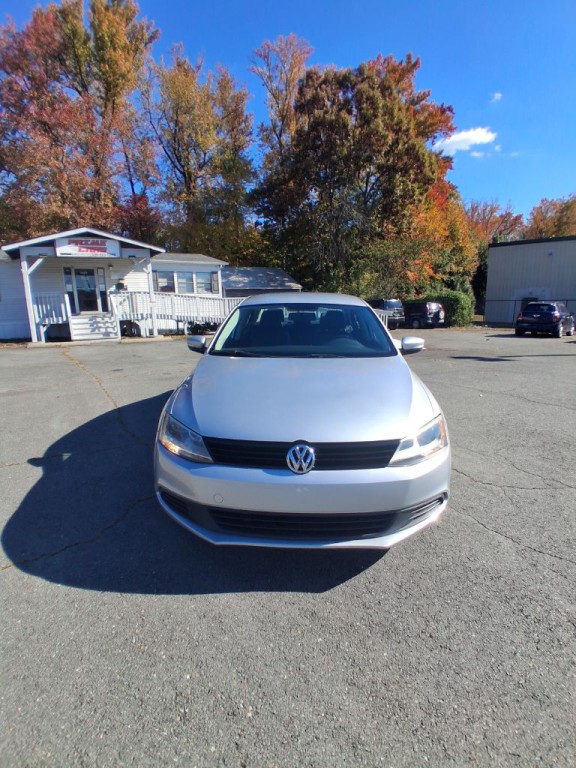 2012 Volkswagen Jetta Image 2
