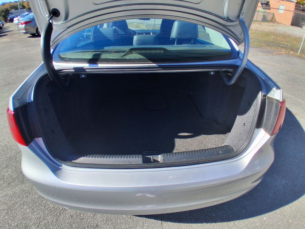 2012 Volkswagen Jetta Image 9