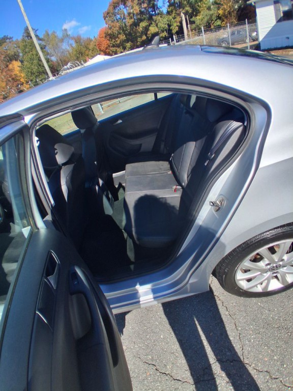 2012 Volkswagen Jetta Image 13