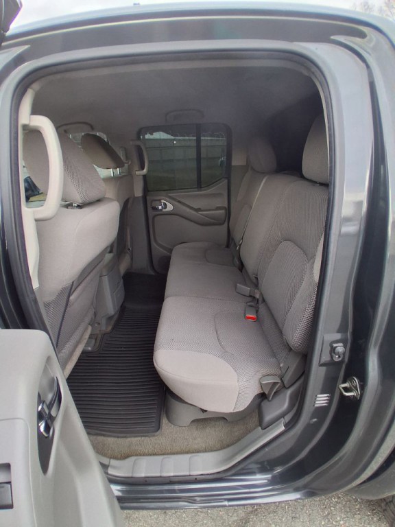 2010 Nissan Frontier Image 10