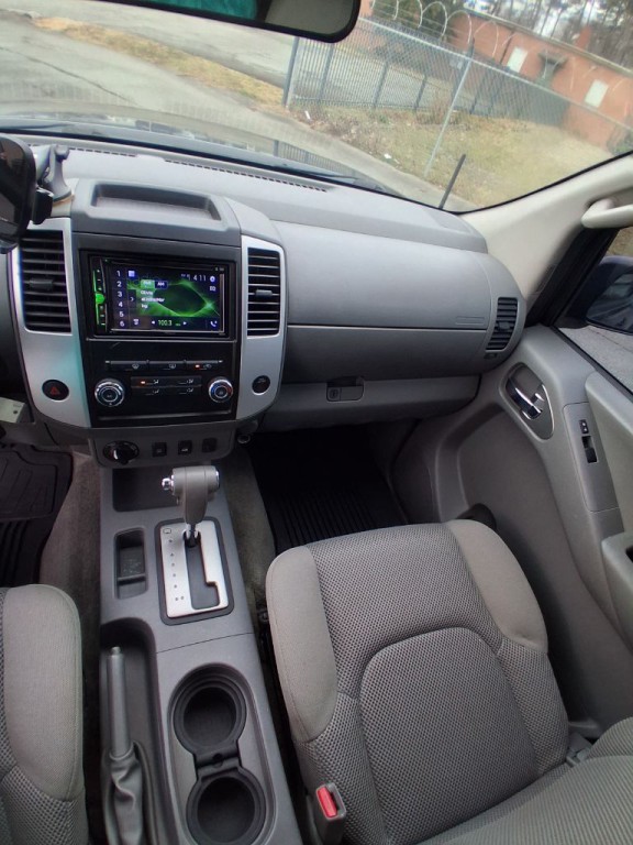 2010 Nissan Frontier Image 11