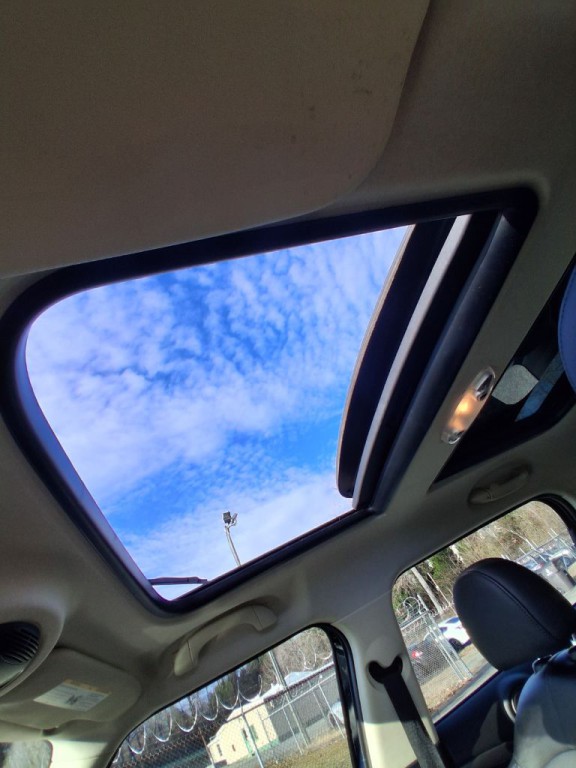 2014 MINI Cooper Image 15