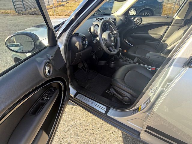 2014 MINI Cooper Image 14