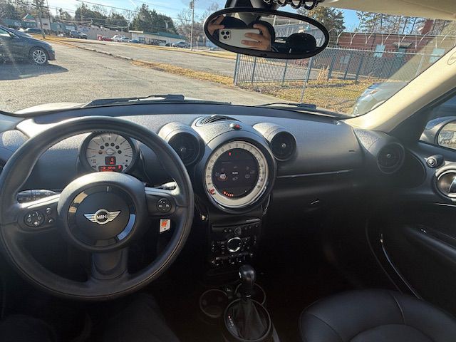 2014 MINI Cooper Image 16