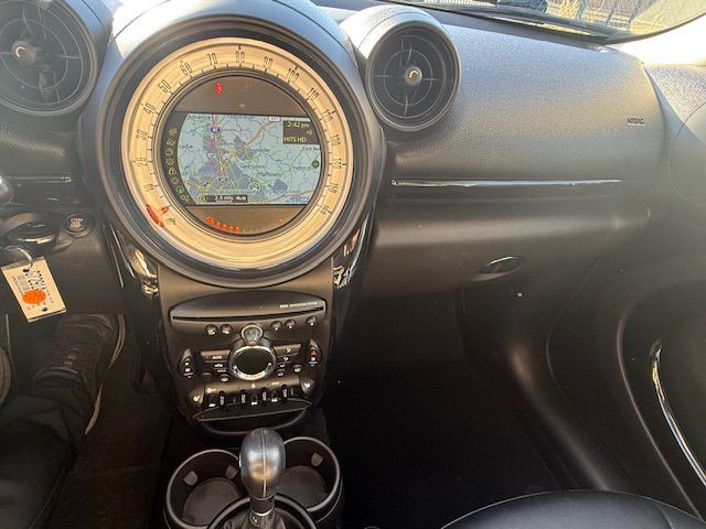 2014 MINI Cooper Image 17