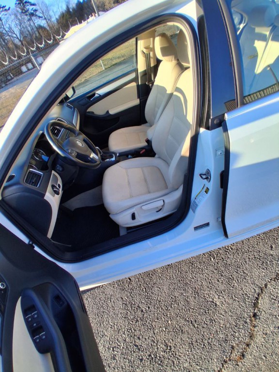 2014 Volkswagen Jetta Image 9