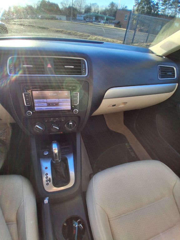 2014 Volkswagen Jetta Image 12