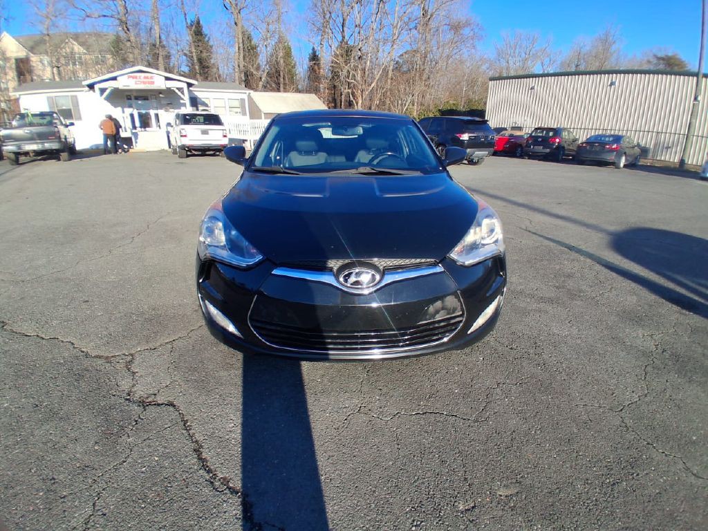 2015 Hyundai Veloster Image 2