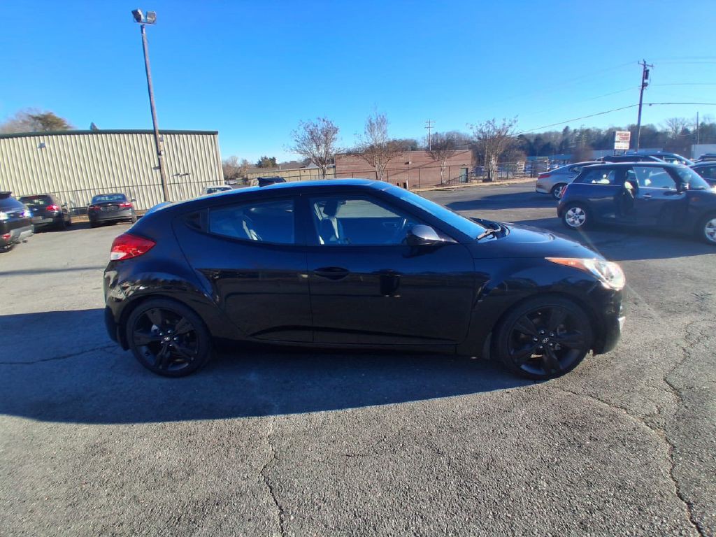 2015 Hyundai Veloster Image 4