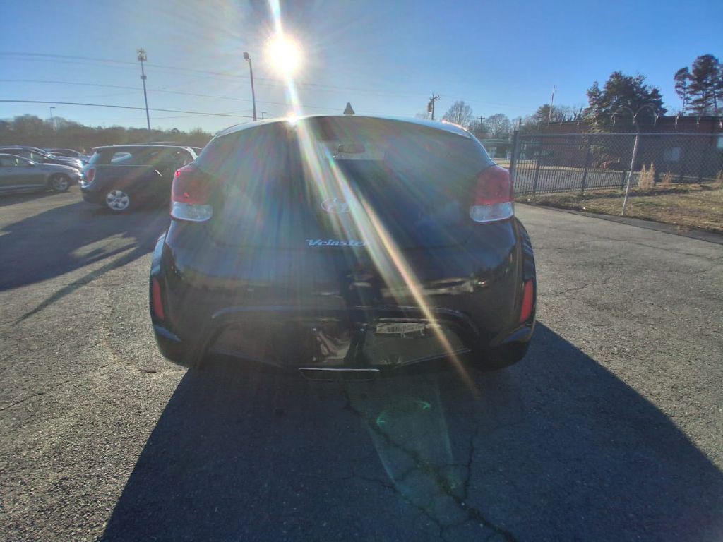 2015 Hyundai Veloster Image 6