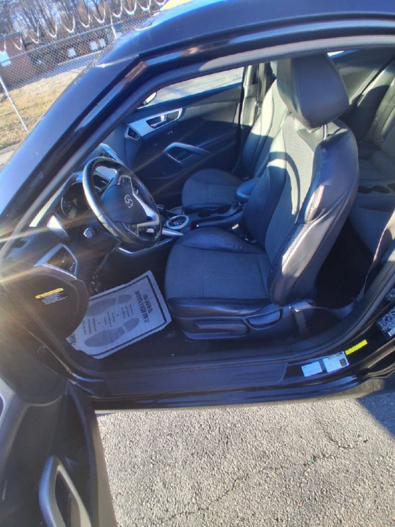 2015 Hyundai Veloster Image 9