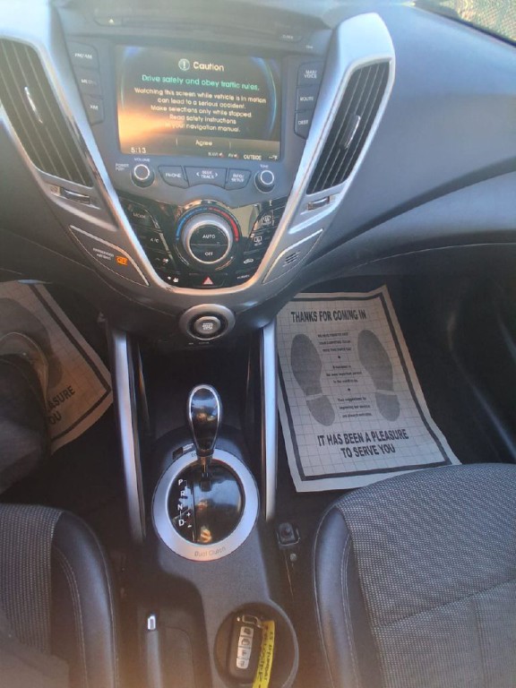 2015 Hyundai Veloster Image 13