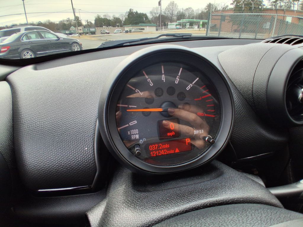 2016 MINI Cooper Image 16