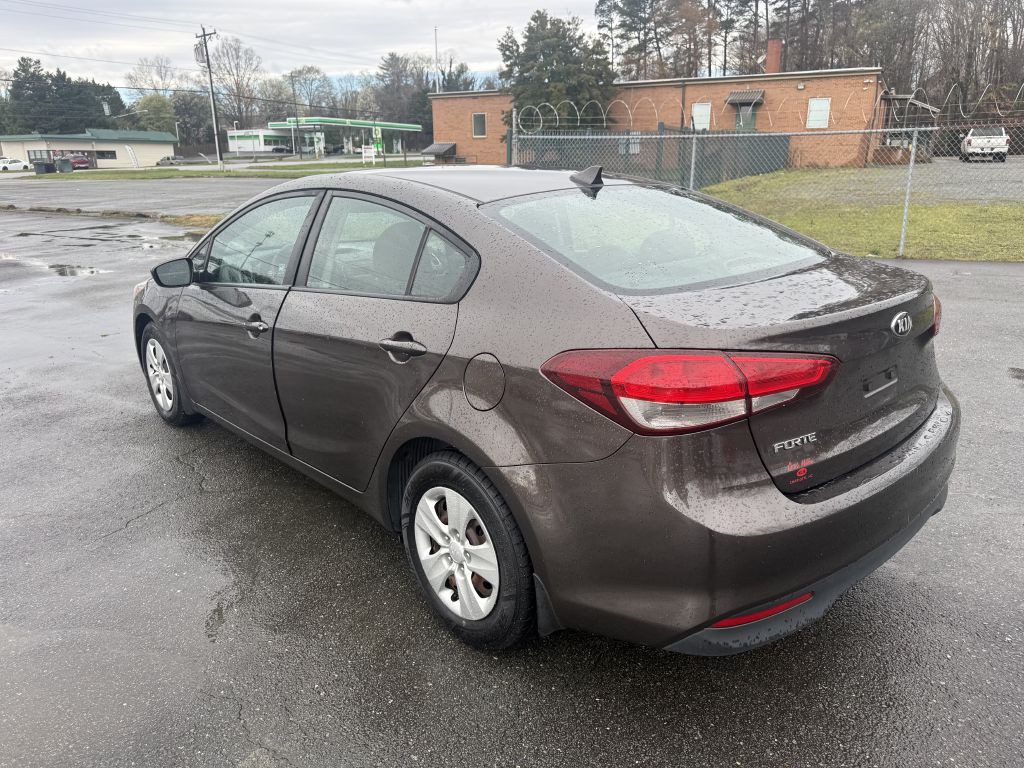 2017 Kia Forte Image 3