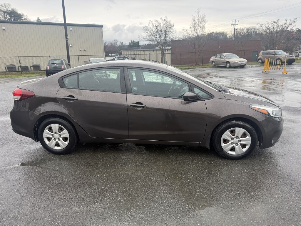 2017 Kia Forte Image 6
