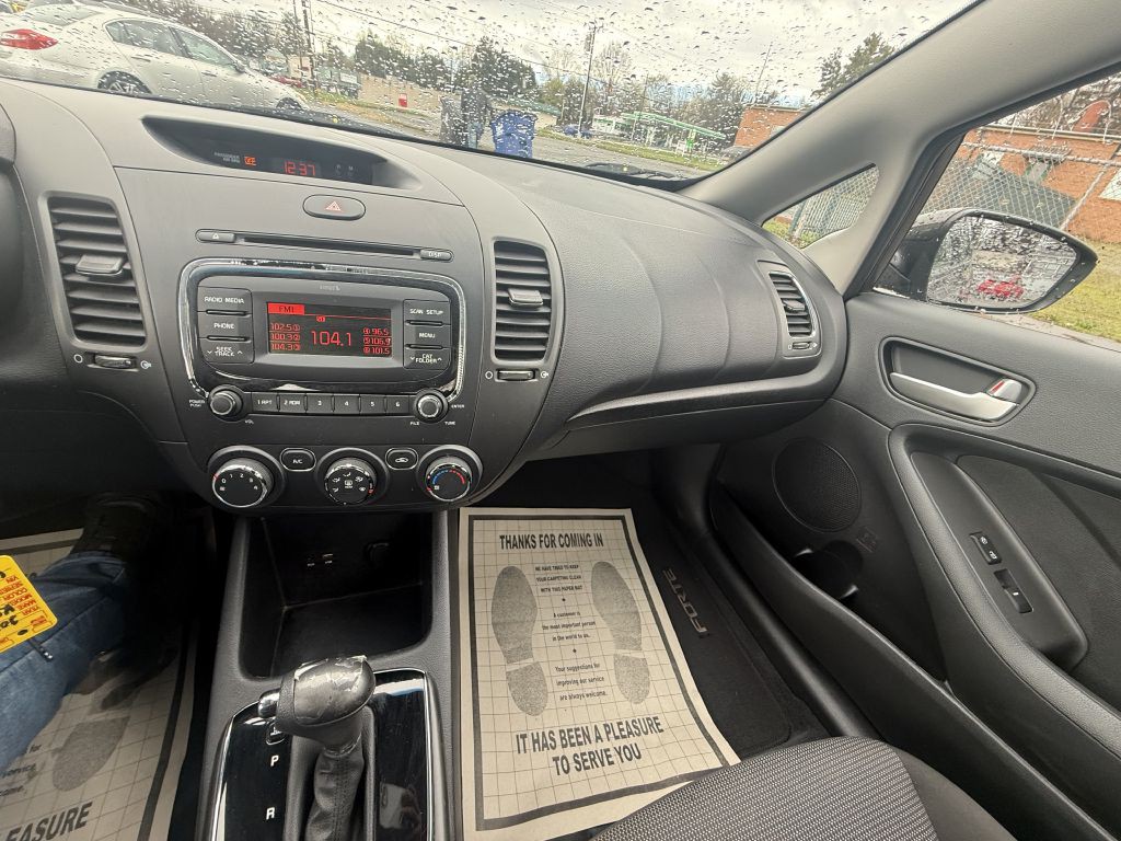 2017 Kia Forte Image 12