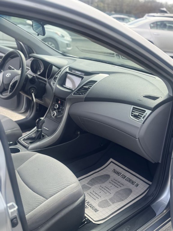 2015 Hyundai Elantra Image 12