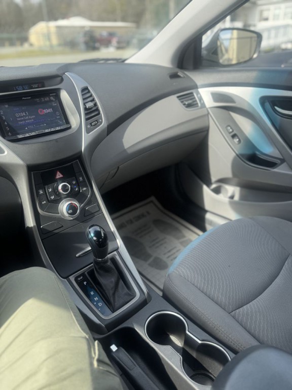 2015 Hyundai Elantra Image 15