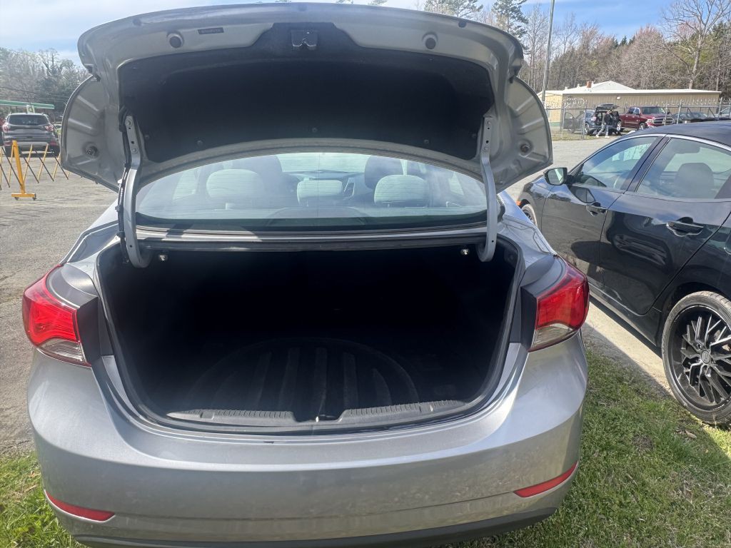 2015 Hyundai Elantra Image 17