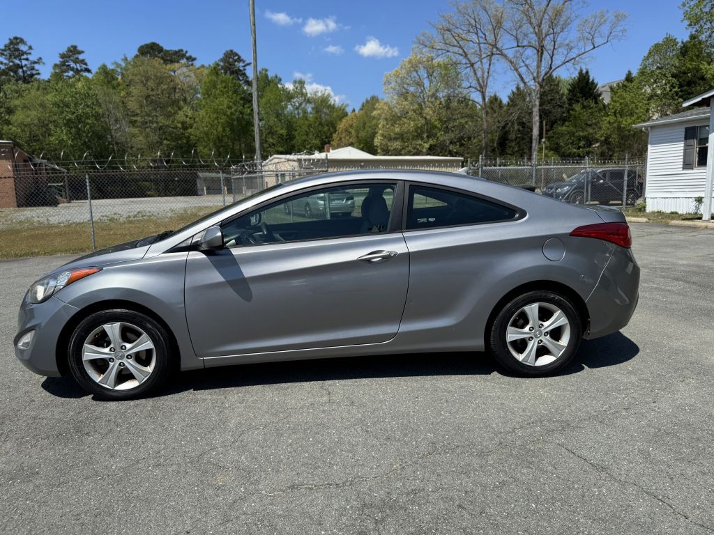 2013 Hyundai Elantra Image 2