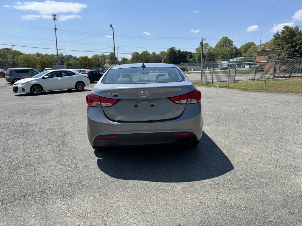 2013 Hyundai Elantra Image 4