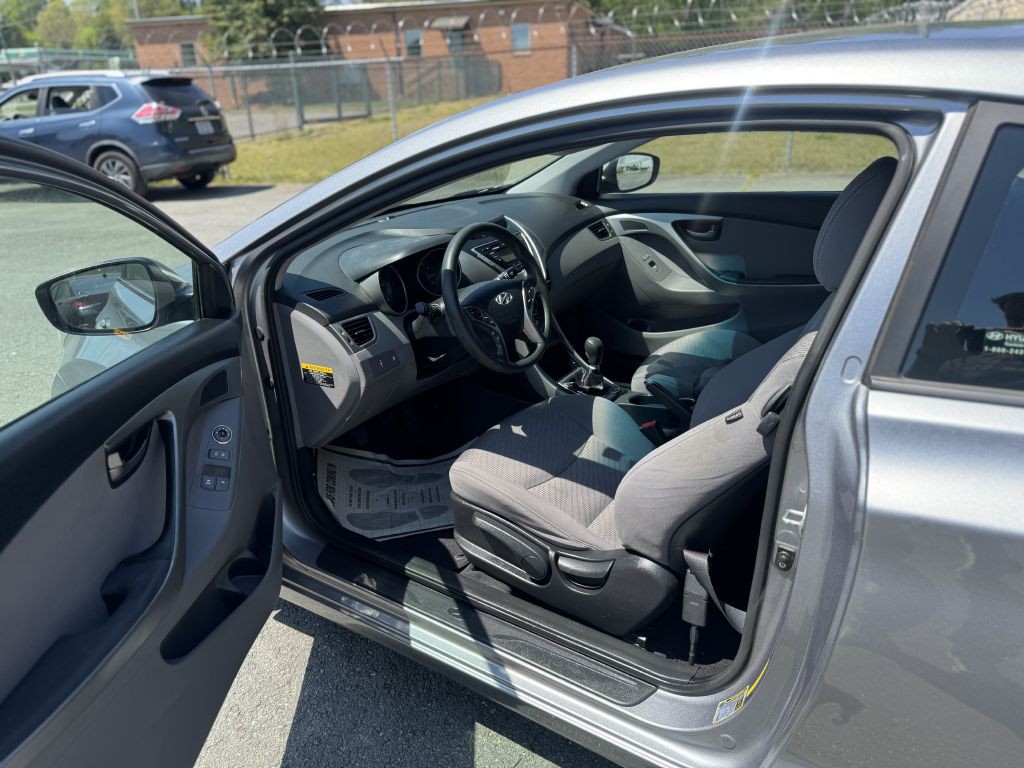 2013 Hyundai Elantra Image 9