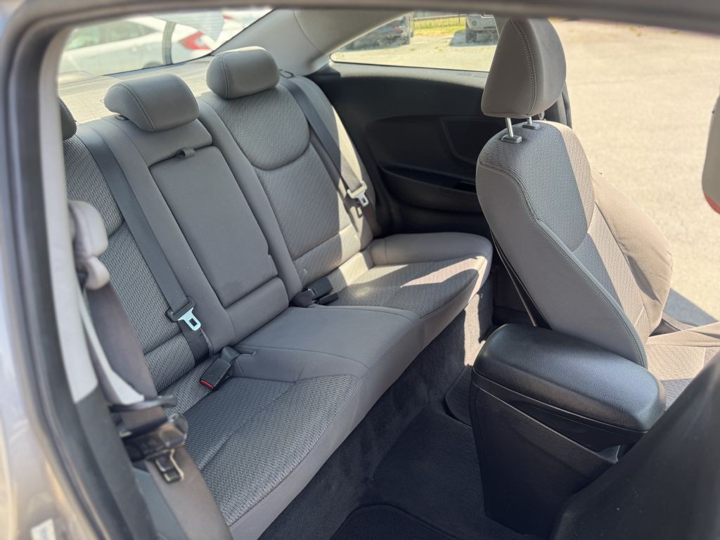 2013 Hyundai Elantra Image 11
