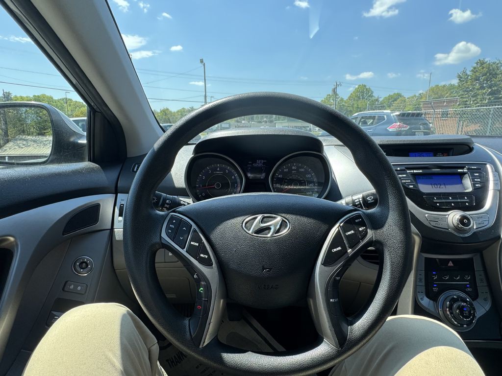 2013 Hyundai Elantra Image 12