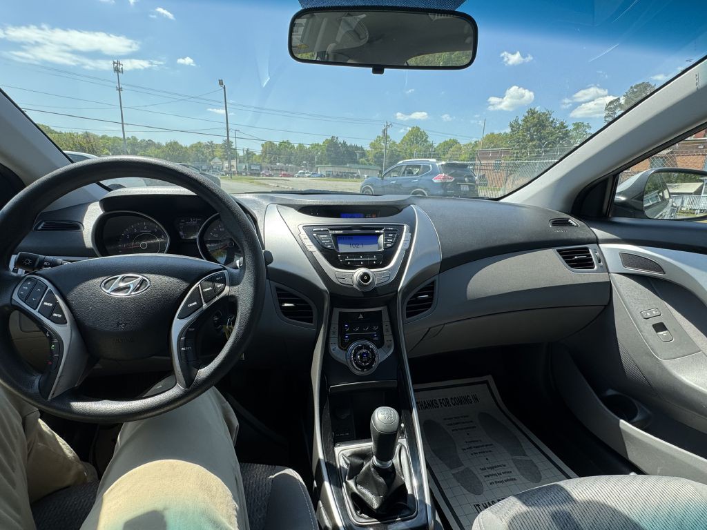 2013 Hyundai Elantra Image 13