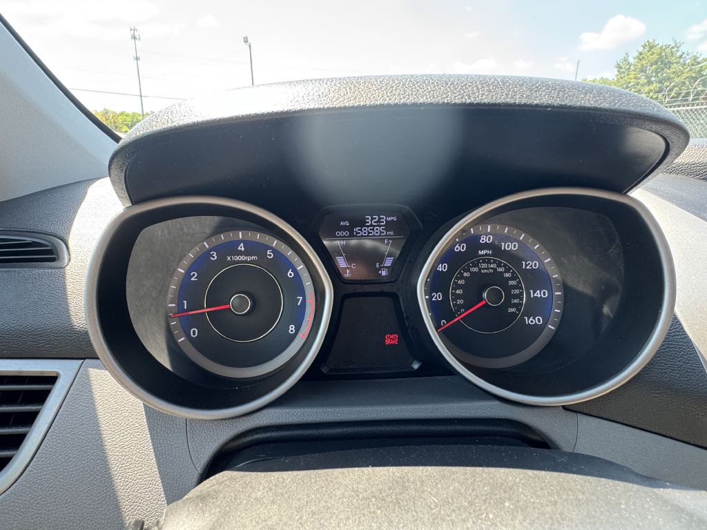 2013 Hyundai Elantra Image 14