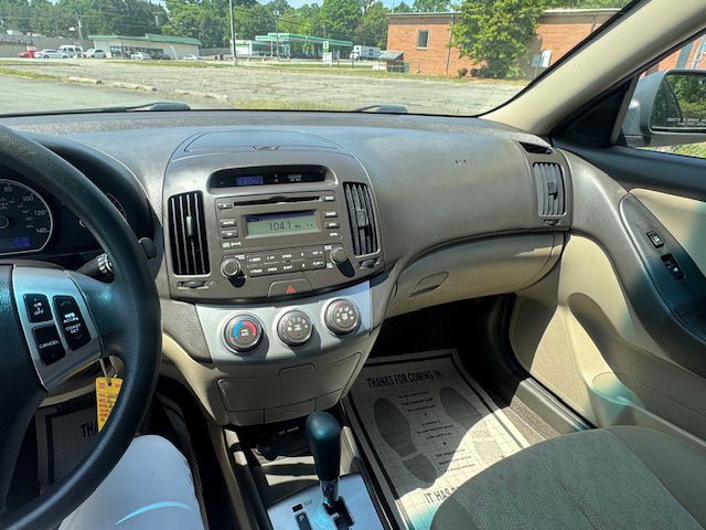 2010 Hyundai Elantra Image 12