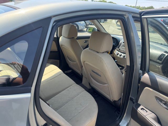 2010 Hyundai Elantra Image 16